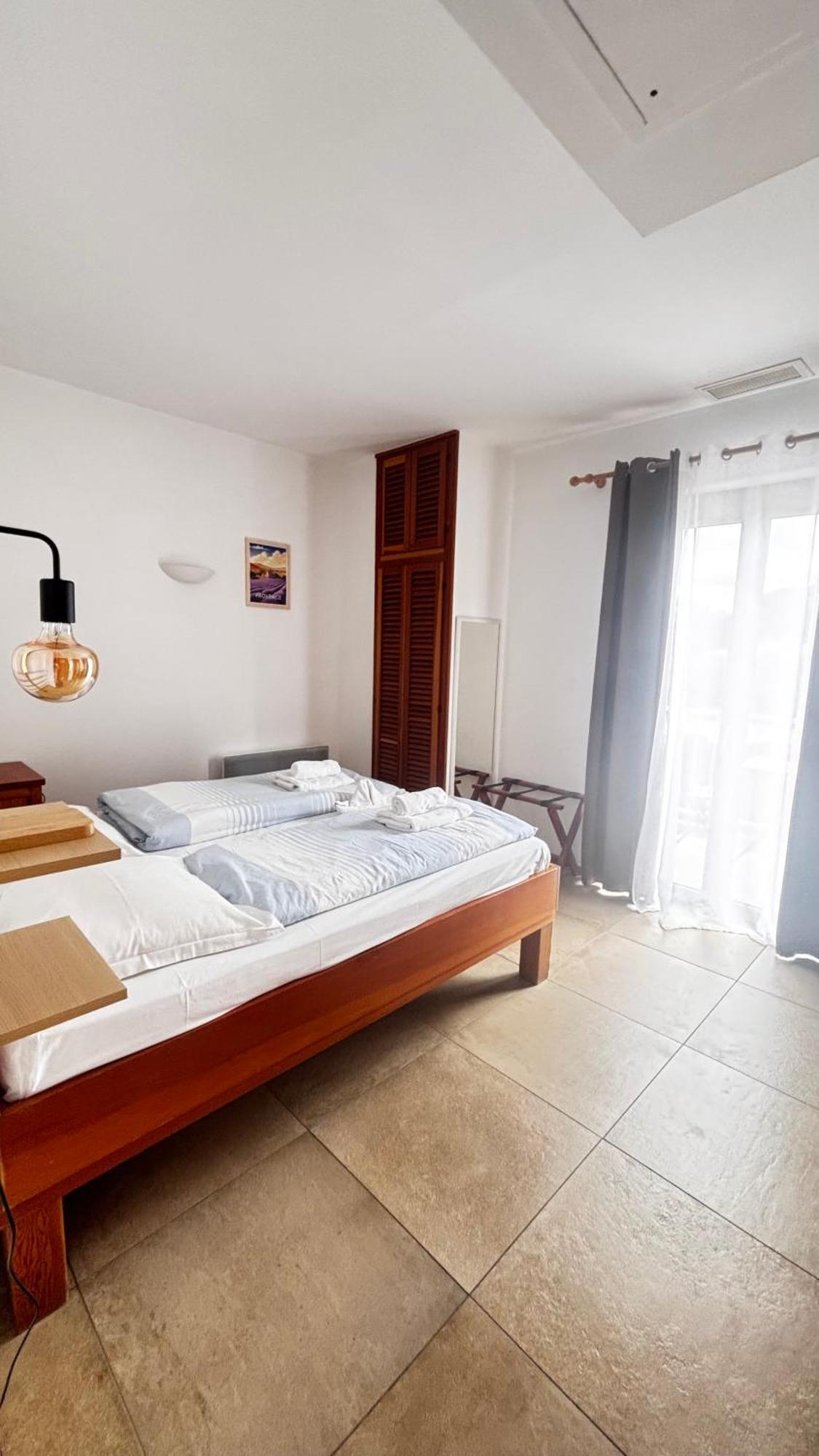 לה לבאנדו Hotel La Bastide מראה חיצוני תמונה