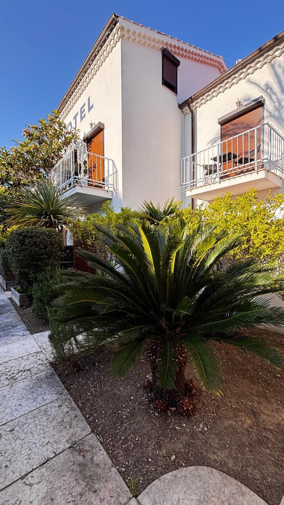 לה לבאנדו Hotel La Bastide מראה חיצוני תמונה