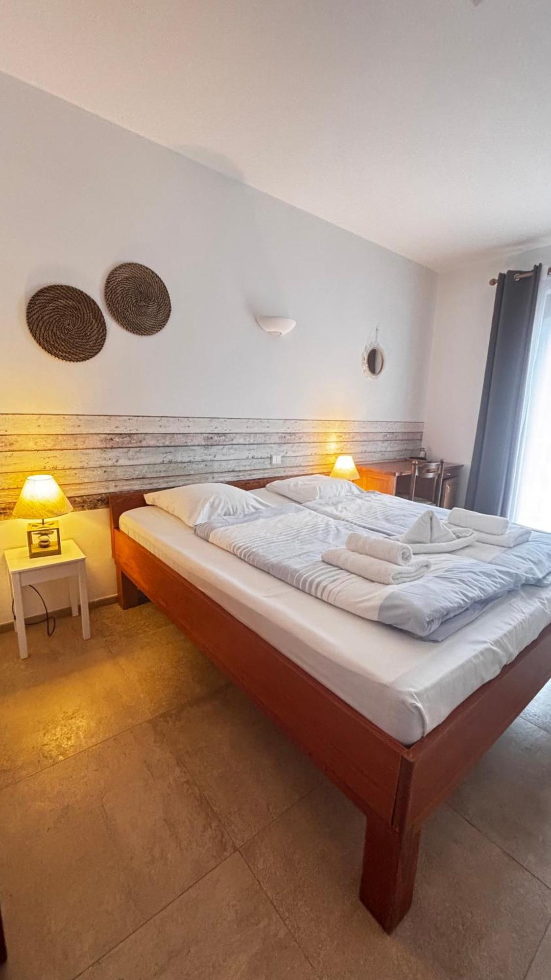 לה לבאנדו Hotel La Bastide מראה חיצוני תמונה