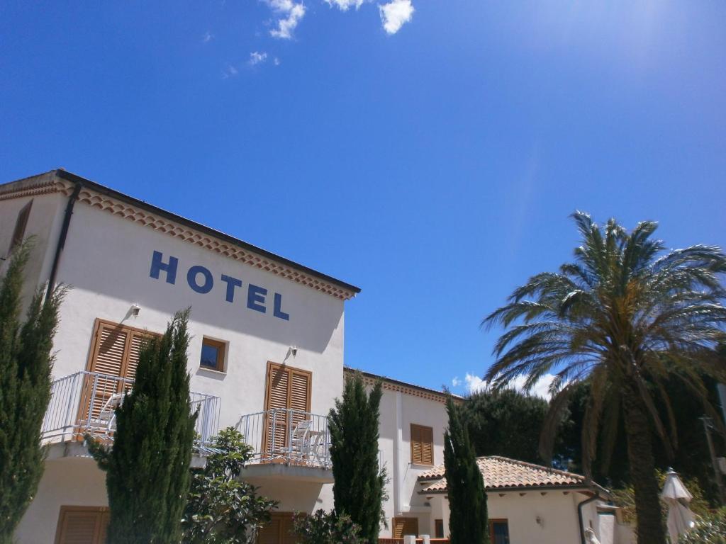 לה לבאנדו Hotel La Bastide מראה חיצוני תמונה